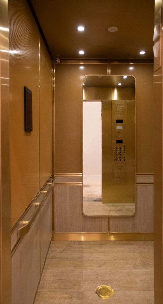 آینه کابین آسانسور