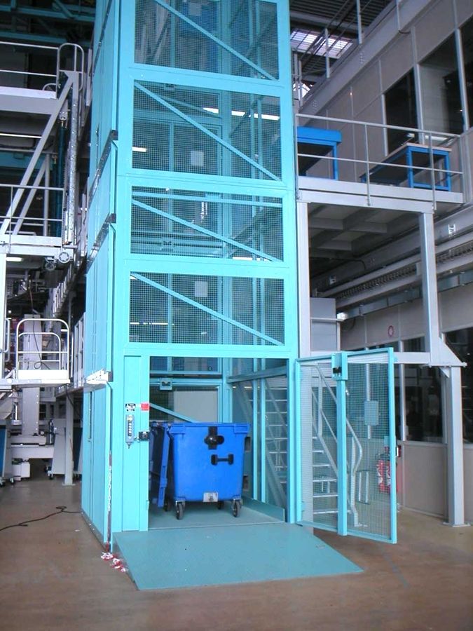 آسانسور باری صنعتی در کارخانه