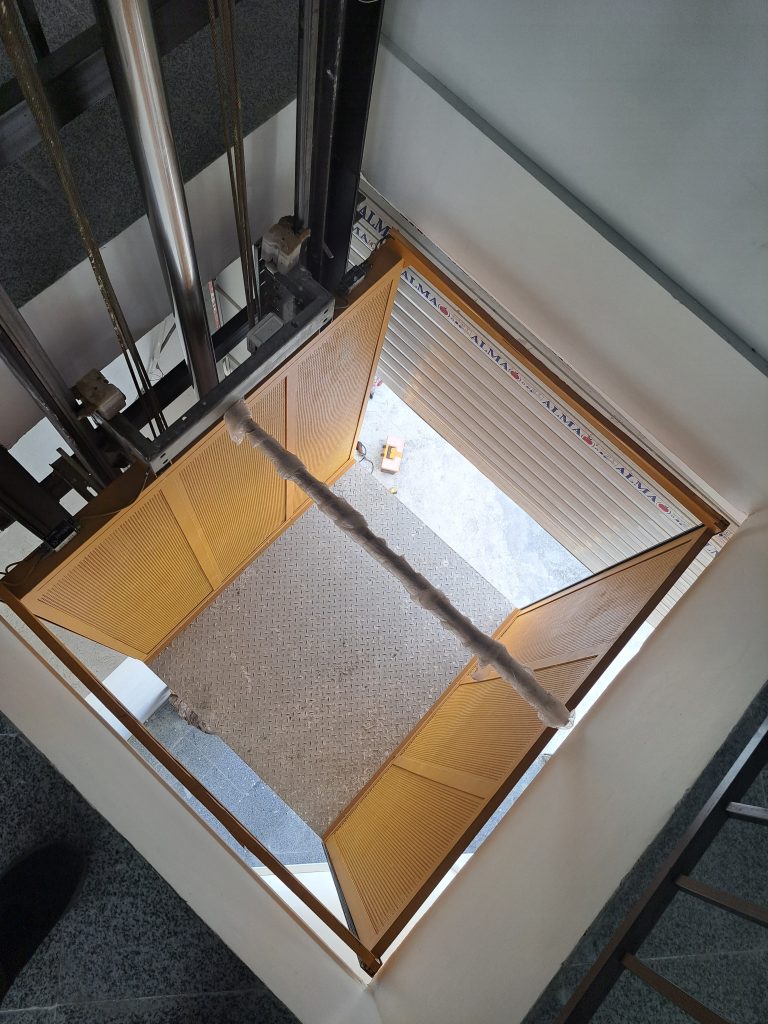 بالابر صنعتی باربر هیدرولیک بالاکو